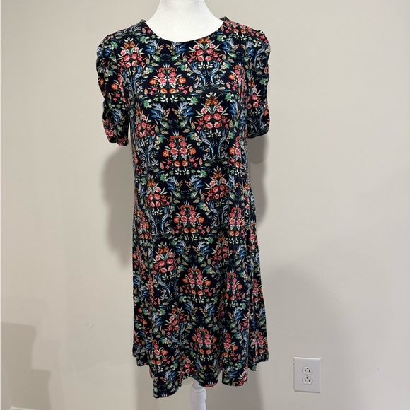 LOFT Dresses & Skirts - LOFT Floral swing dress with Puff sleeve size M